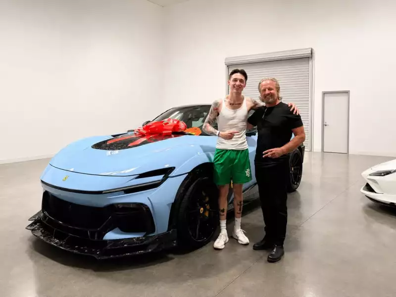 peso-pluma-ferrari.jpg