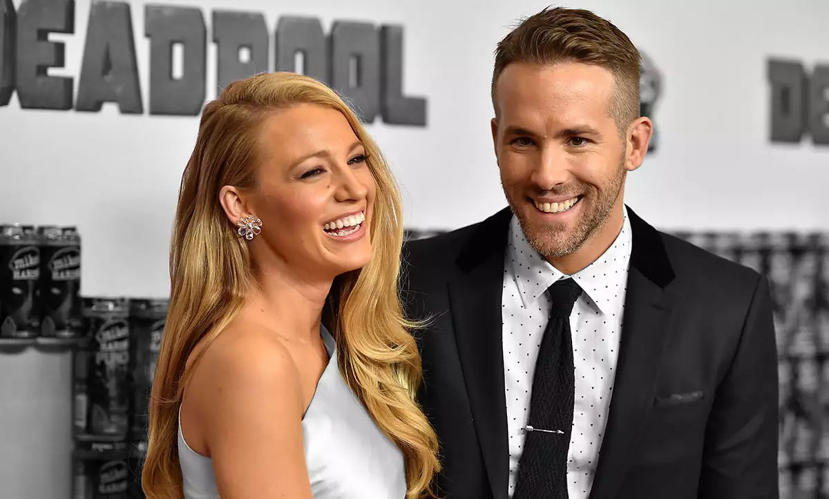 Blake-Lively-Ryan-Reynolds-Mini-Van-Camión