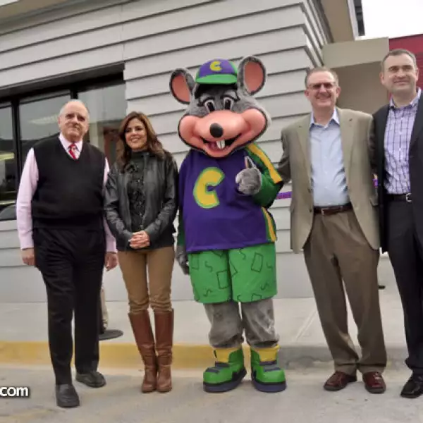 Alejandro Brunell, Gretta Salinas de Medina, Mark Gordon y Luis Guzmán
