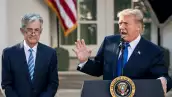 Trump critica a Powell y medita designarse a sí mismo al frente de la Fed
