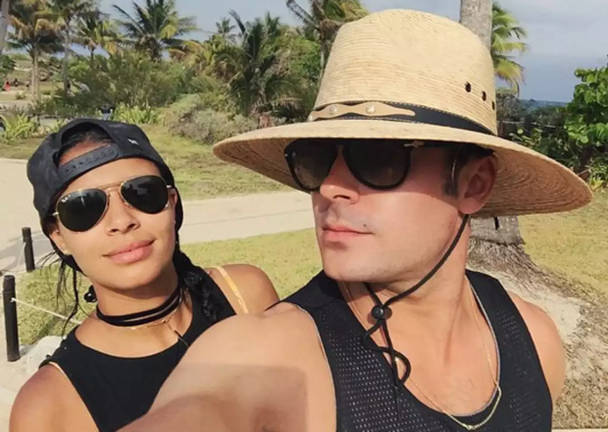 El guapo actor y Sami Miró están disfrutando del cálido clima de alguna playa mexicana, y es que así lo dio a entender la modelo a través de una imagen en Instagram.