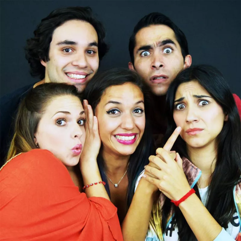 Cinco voces de talentos del teatro musical y la actuación en México se unen en "Cántamesta", un proyecto musical donde rinden tributo a hits cantados en su propio estilo.