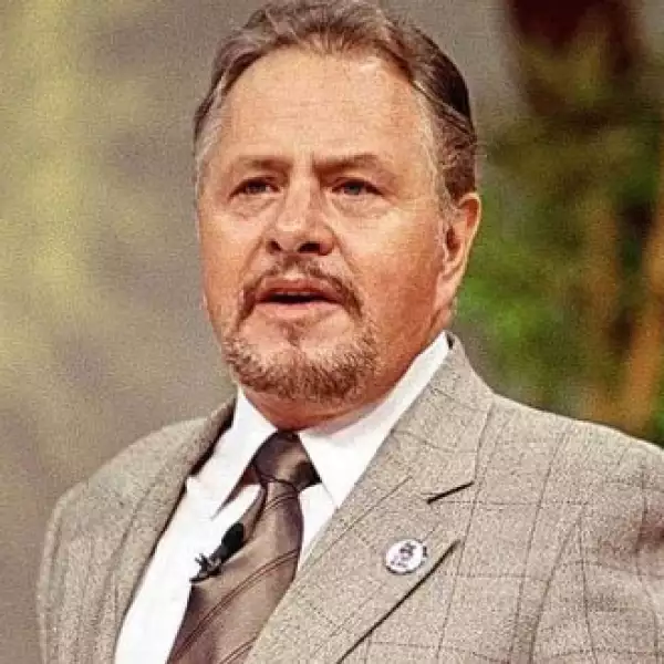 El 7 de junio de 1999, el conductor de televisión fue asesinado al impactarle varios tiros de metralladora, cuando salía de un restaurante al sur de la Ciudad de México.