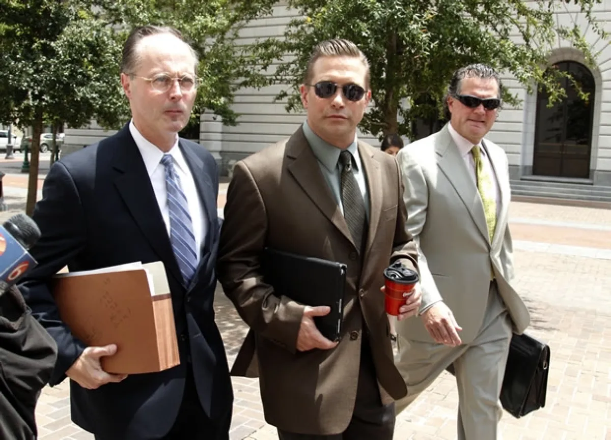 Stephen Baldwin llegando a la corte.