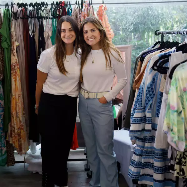 Fer Lascurain y Gina Benitez