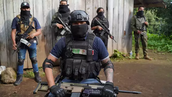 Actualmente el Cártel Jalisco Nueva Generación (CJNG) mantiene campos de entrenamiento en la cierra michoacana, camuflajeados entre las huertas y campos de limón.