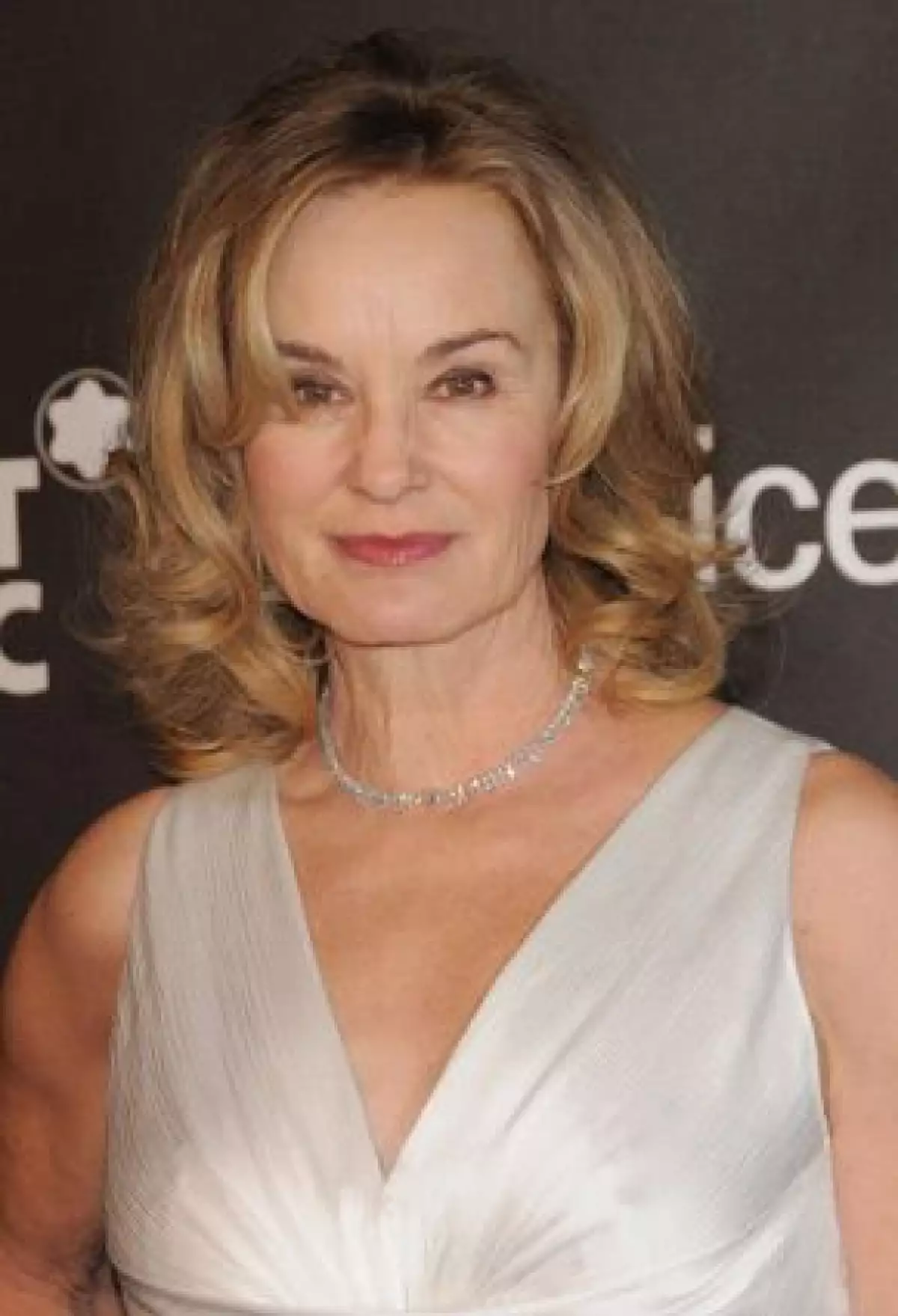 La actriz fue hospitalizada tras caer por las escaleras de su casa cerca de Duluth, Minnesota.