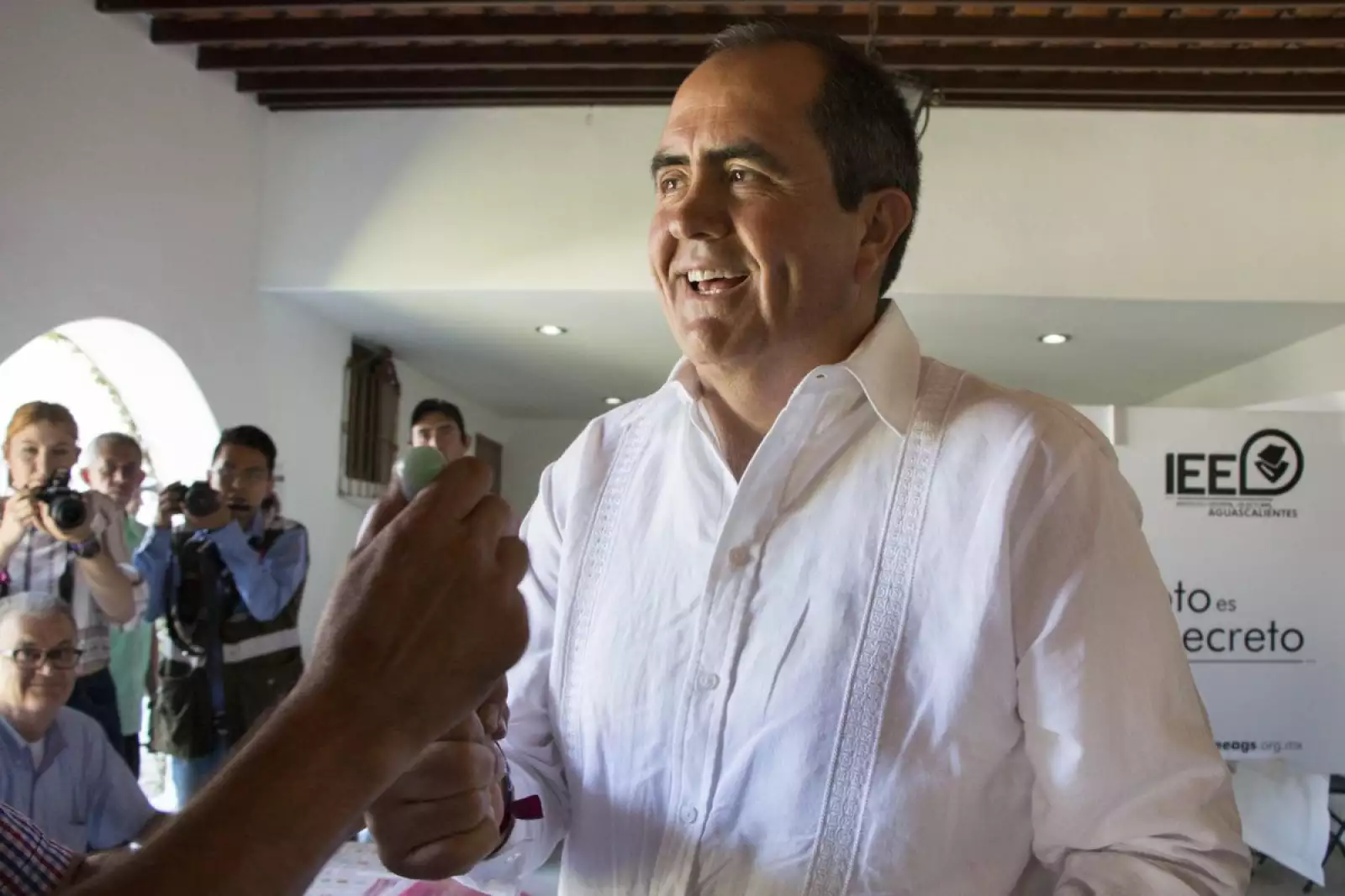 Gabriel Arellano Espinosa, expriista y candidato independiente a la gubernatura de Aguascalientes, votó en la capital al mediodía dejando claro que la independencia lo llevará al cargo.