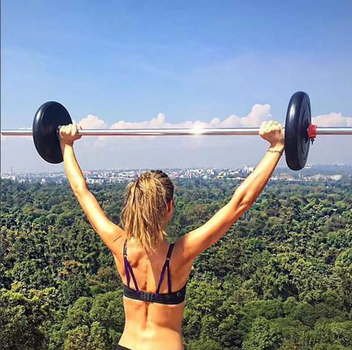 La conductora de deportes publicó una foto en su cuenta de Instagram en la que se ve súper hot y por supuesto, envía un mensaje inspiracional a todos sus followers.