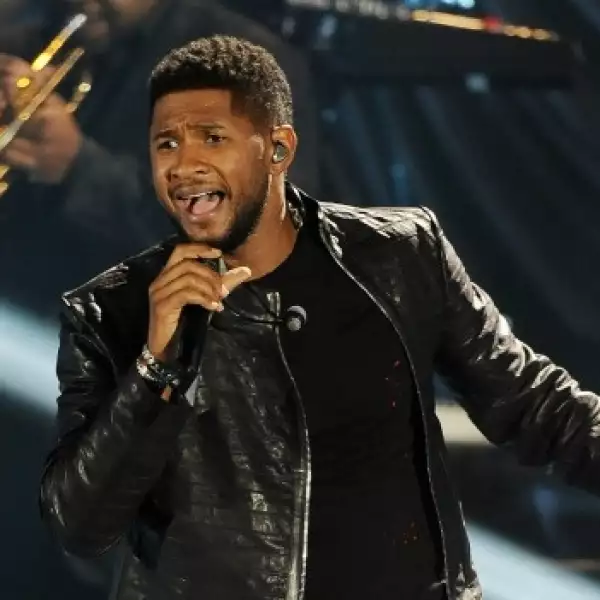 el cantante usher canta en el concierto por la fundacion Clinton
