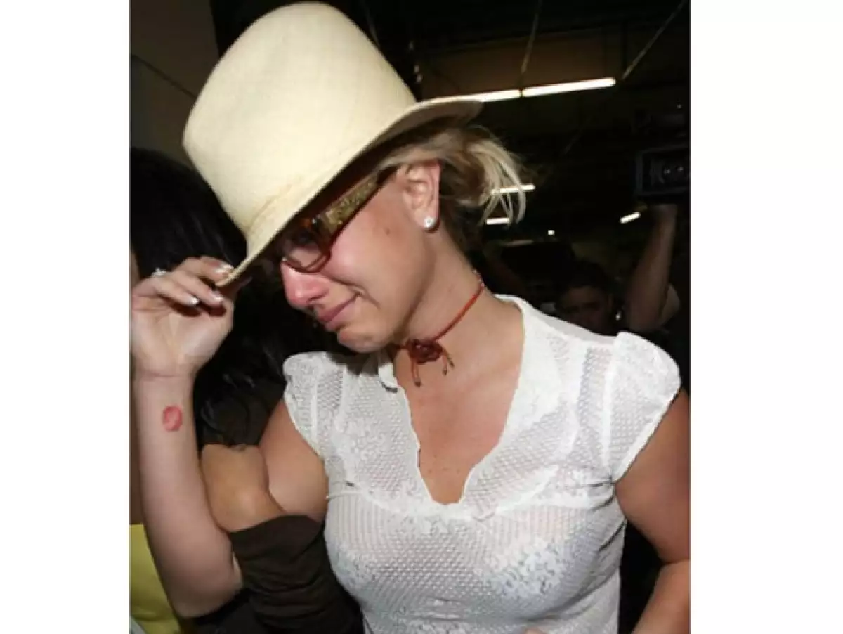 La cantante estadounidense llora amargamente tras solicitarle una prueba antidoping.