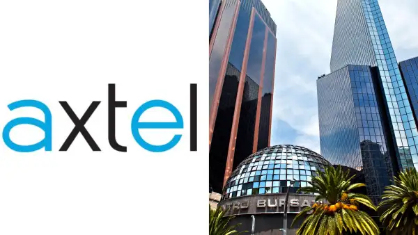 Logo de la empresa Axtel y el edificio de la Bolsa Mexicana de Valores.