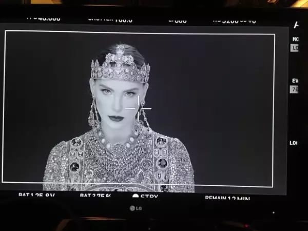 Todo el outfit que usó Belinda es parte de la colección Otoño-Invierno de Dolce&Gabbana.