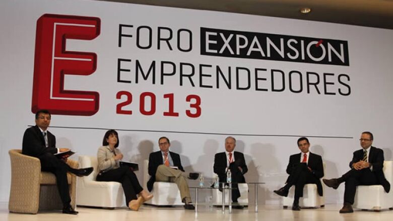 Los participantes de la segunda mesa del Foro Expansión Emprendedores 2013 ‘ Innovar. ¿La misión imposible en México?’ cuestionan las políticas públicas y el clima de negocios en México para impulsar a los emprendedores.