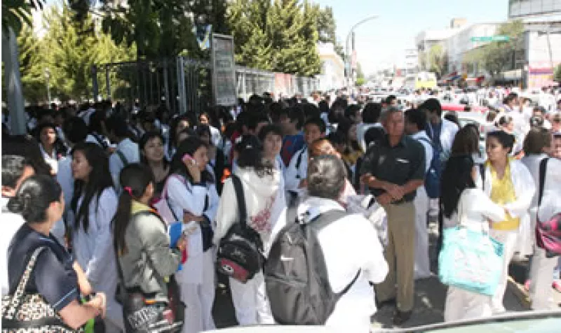 En último reporte en Twitter, el sismológico nacional sitúa en 7.93 grados el sismo, mientas que el USGS lo pone en 7.4 grados. (Foto: Notimex)