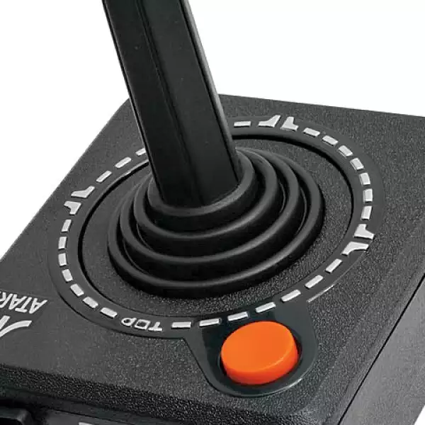 El Atari fue el pionero en los juegos arcade, videojuegos caseros y su dominio mantuvo a la compañía en la industria de la computación y el entretenimiento desde principios hasta mediados de la década de los años ochenta.