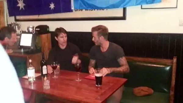 Las dos estrellas sorprendieron a los clientes de un pub en el barrio de Notting Hill al presentarse en el local para disfrutar de unas cervezas como un par de amigos más.