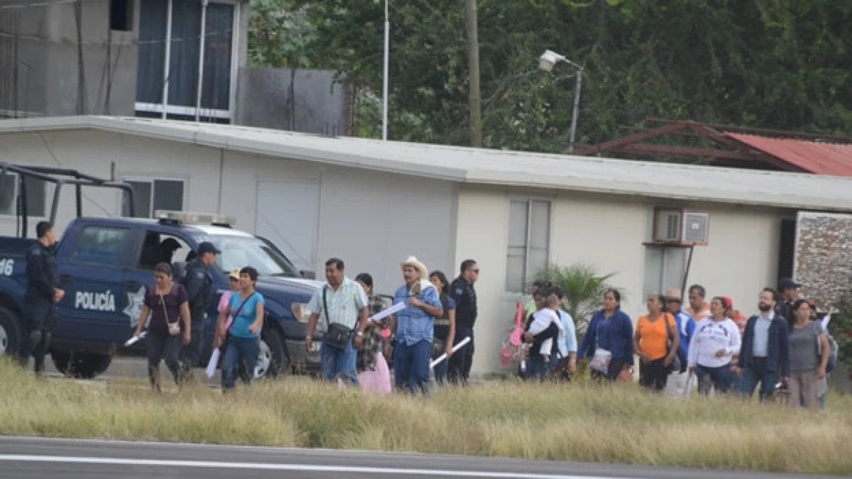 Padres de los 43 normalistas de Ayotzinapa desaparecidos se reunieron con autoridades federales en Chilpancingo