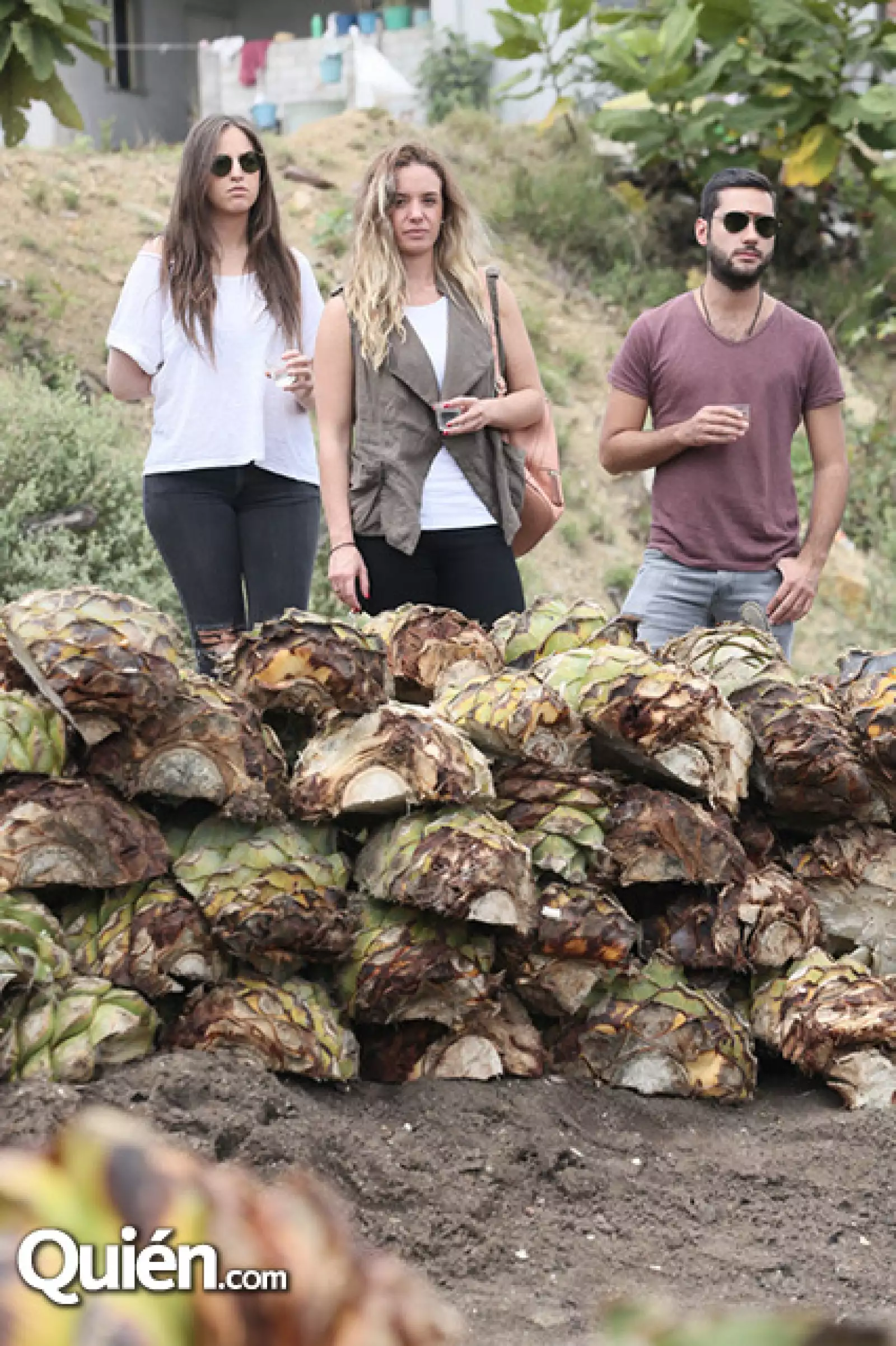 Nicole Klipstein,Ana Céspedes y César Orvañanos