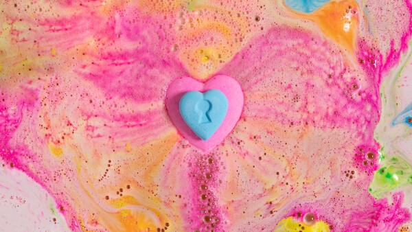 love_locket_amazeball_bath_bomb_hero_image_2020-3.jpeg