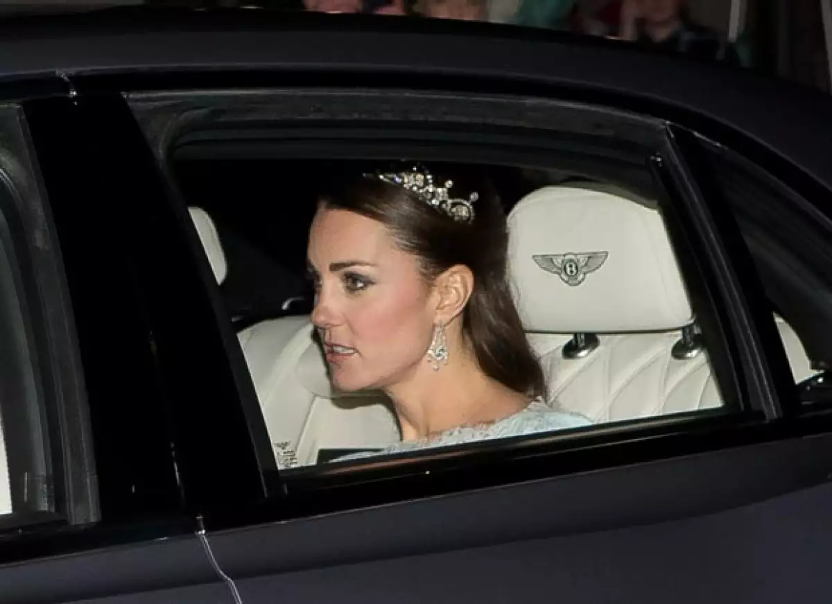 Este martes la duquesa de Cambridge asistió a una recepción diplomática portando una hermosa tiara, hecho que no ocurría desde su boda en 2011.