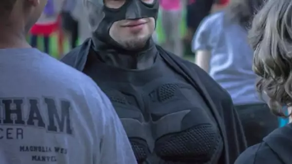 Eli Vizcaino, un fanático de Batman, caracterizado de su superhéroe