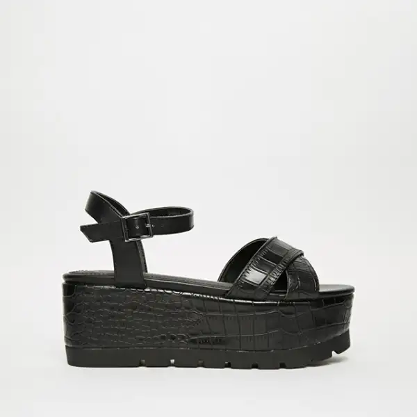 Asos: New Look Pull Mock Croc Flatform Sandals. Precio en punto de venta. asos.com