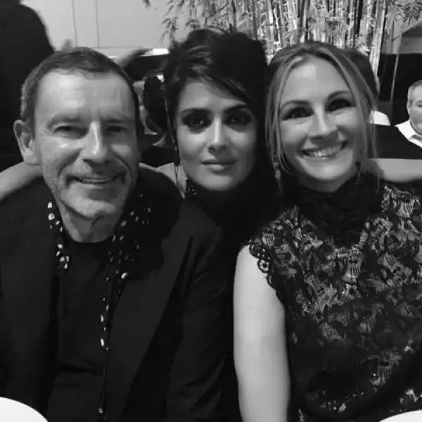 SPOTTED: Tomas Maier, Salma Hayek y Julia Roberts durante el homenaje a Diane Keaton y Paul McCarthy