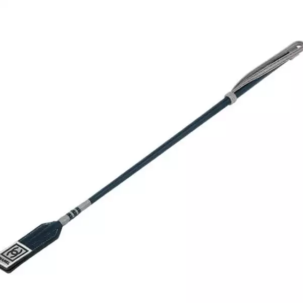 Ya sea para equitación o polo la casa francesa sugiere este fuete con motivos de doble "C".