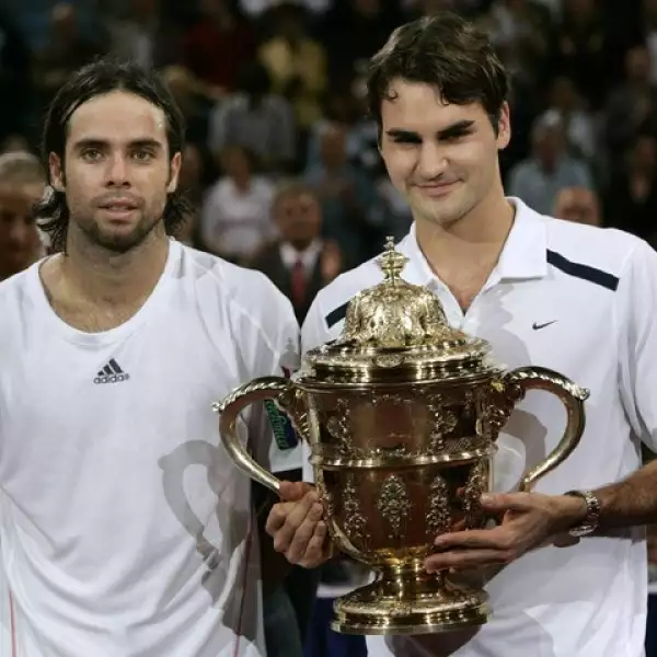 Es el único tenista chileno que ha derrotado al Top One en ejercicio: a Lleyton Hewitt en Hamburgo (2003), a Andre Agassi en Washington (2003) y a Roger Federer en Masters de Shanghai (2007).