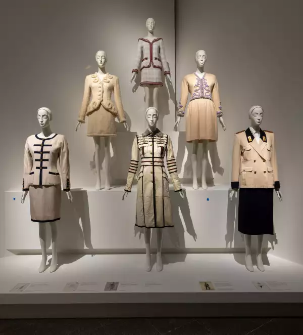 Foto: The Costume Institute; Karl Lagerfeld: A Line of Beauty (2023)