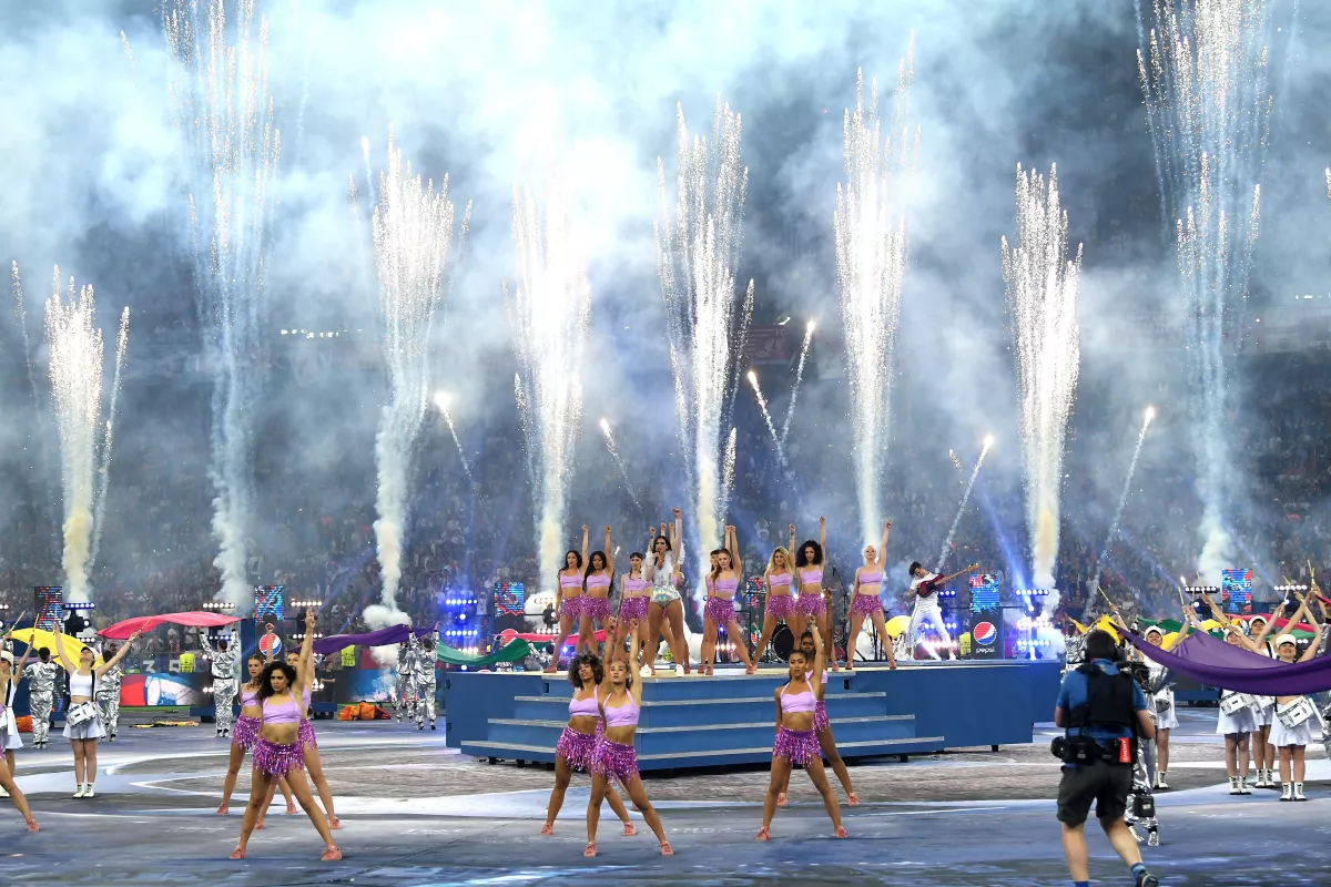 Espectáculo de Dua Lipa durante la final Champions League