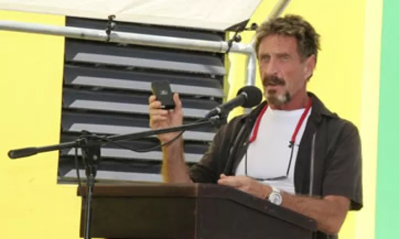 El Gobierno llamó paranoico y demente a John McAfee.  (Foto: AP)