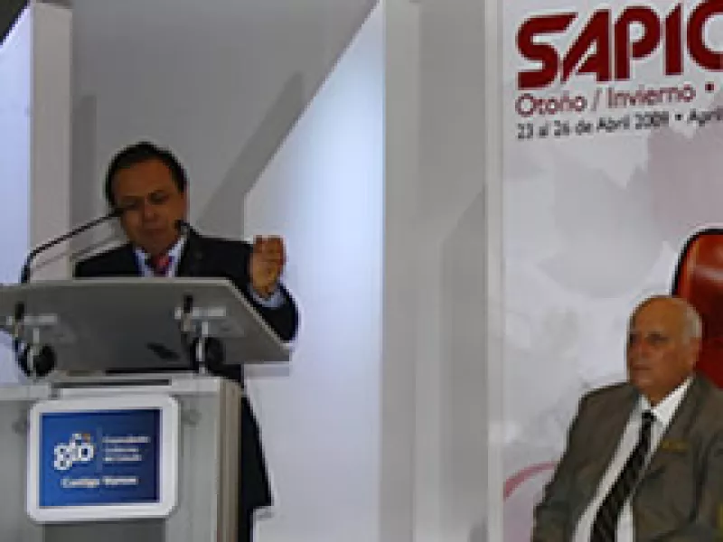 Armando Martín Dueñas, presidente de la Cámara de la Industria del Calzado de Guanajuato (Ciceg), inauguró ayer el Salón de la Piel y el Calzado. (Foto: Ezequiel Hernández)