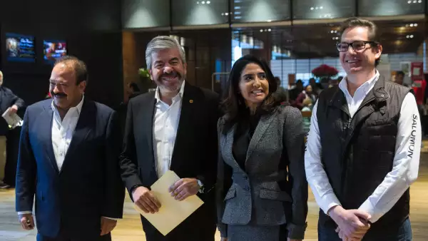 Por la nominación