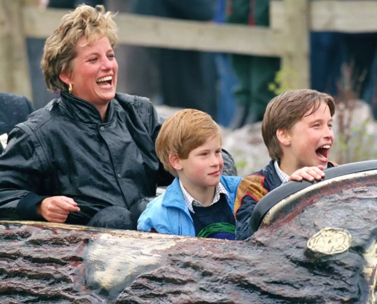 Desde ser afectivo hasta ser caballeroso, con estrictas lecciones Diana se aseguró de heredar grandes valores humanos al heredero del trono de la Gran Bretaña.