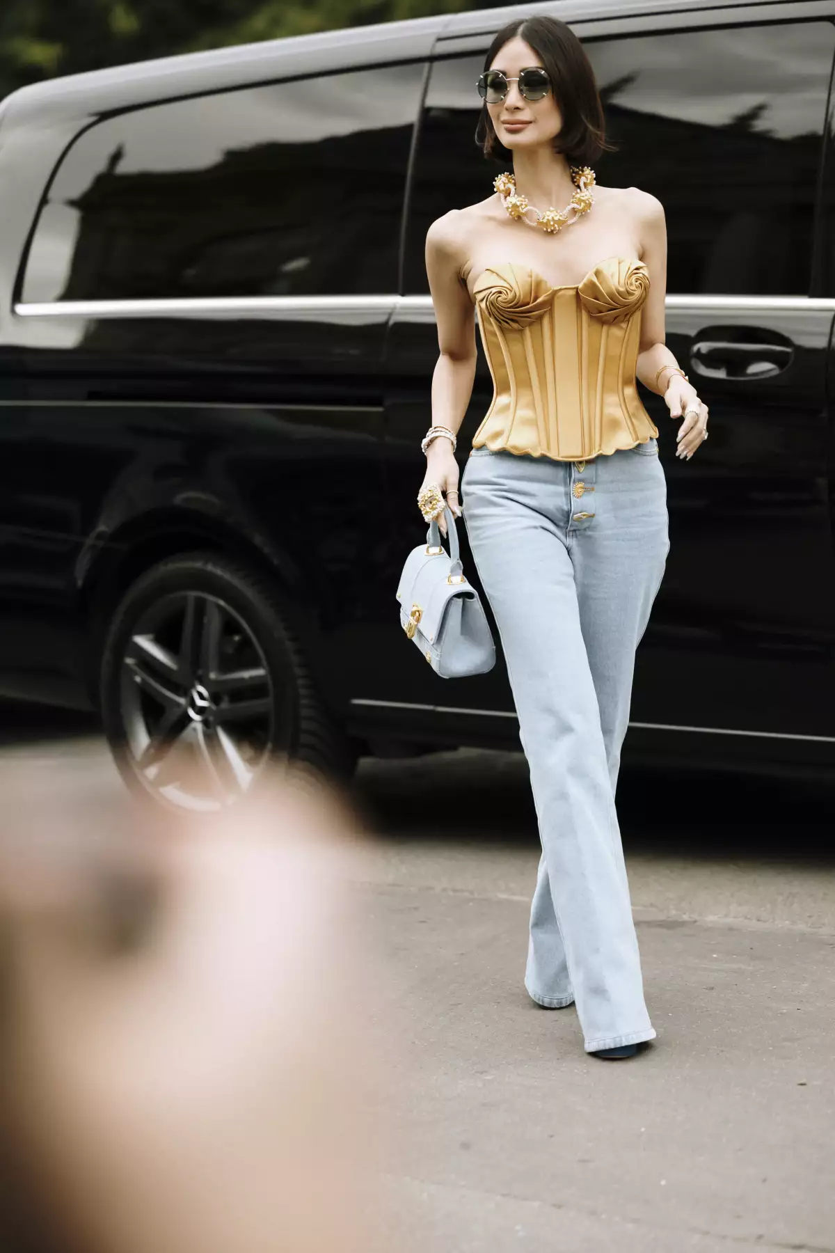 Looks de alta costura con jeans, cómo lograr que tus vaqueros se vean caros