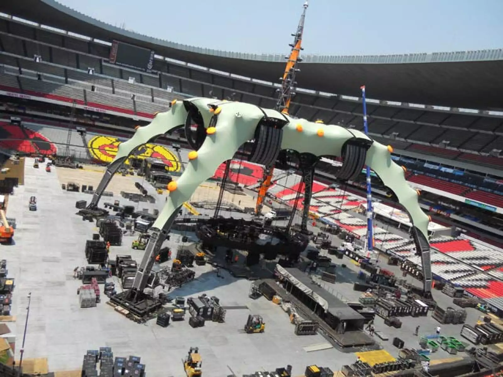 `La garra´y el Estadio Azteca casi listos para recibir a Bono y su banda, así como a los miles de fans que ya compraron su boleto.