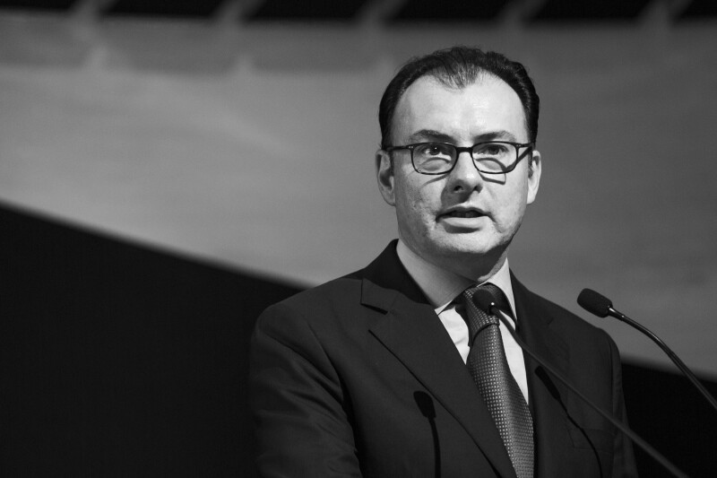 Especialistas ven necesario regresar al equilibrio fiscal y recortar gasto.