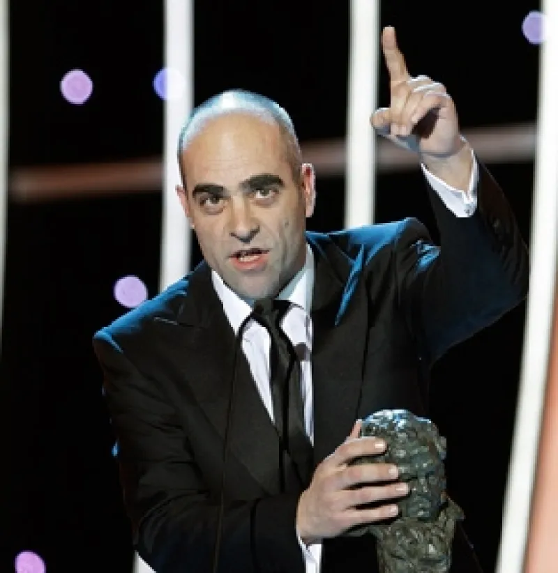La cinta fue la gran triunfadora del cine español con ocho estatuillas, entre ellas la de mejor película, mejor director y mejor guión adaptado.