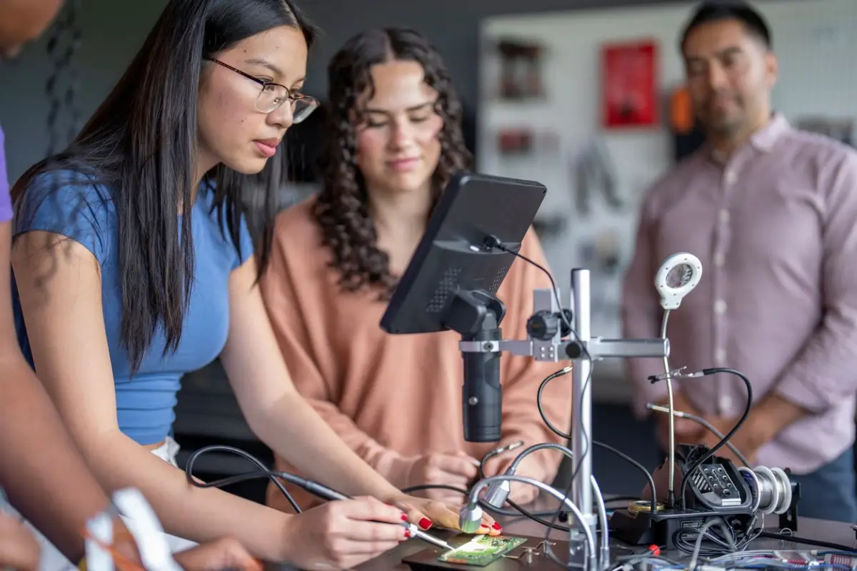 STEM con perspectiva de futuro: una apuesta por el talento femenino