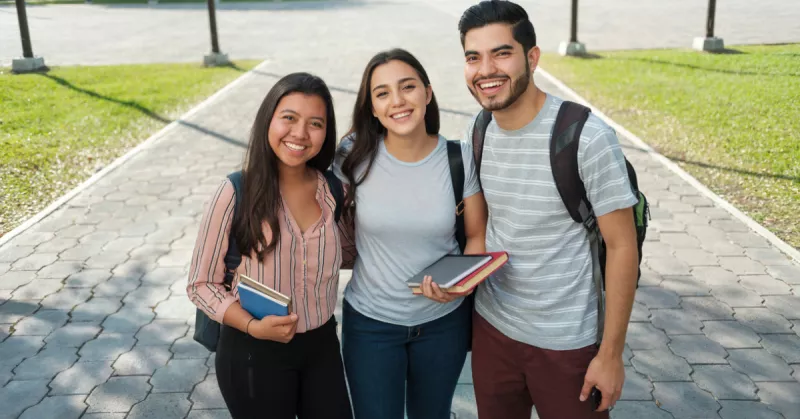 cuanto aumento la beca benito juarez