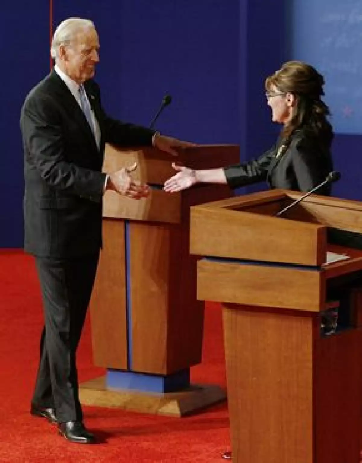 La candidata a la vicepresidencia de EU se mostró inexperta al lado de Joe Biden, candidato del partido demócrata, durante su encuentro de este jueves.