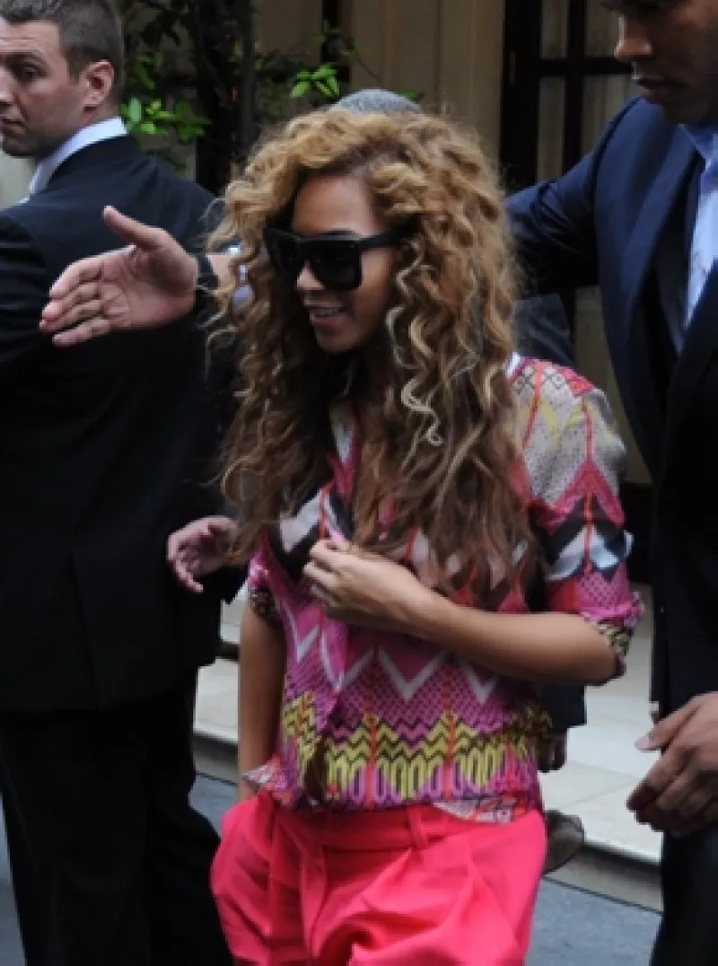 La cantante dice que la estrella de reality se inmiscuyó en el documental de Jay-Z para aprovecharse y conseguir un papel.