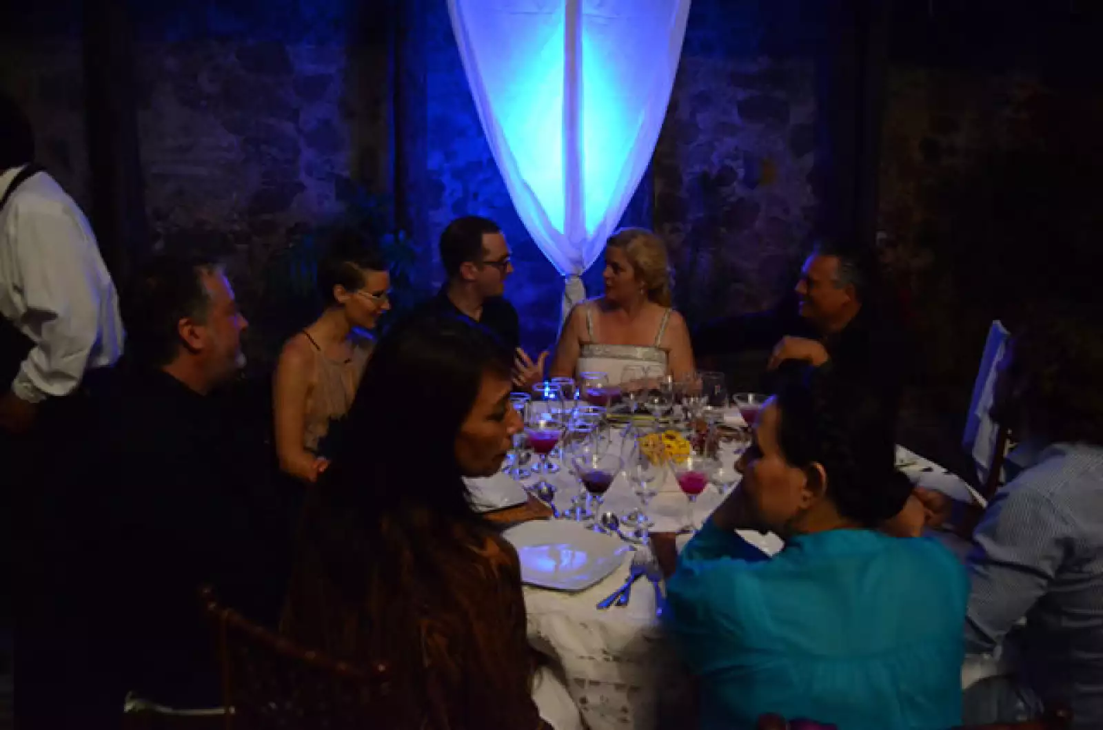 Así convivió la mesa principal de la cena, en la que se encontraban personalidades como Sarah Hoch, su esposo Ernesto Herrera, Spencer Tunik, Klaudia Oliver, Adriana Barraza y por supuesto Darren Aronofsky.