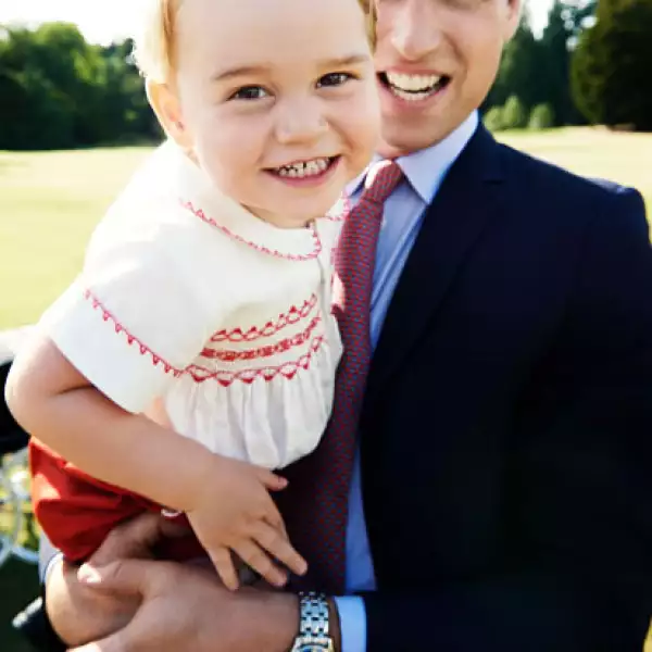 Con esta imagen de Mario Testino se conmemoraron los dos años de George de Cambridge, futuro rey.