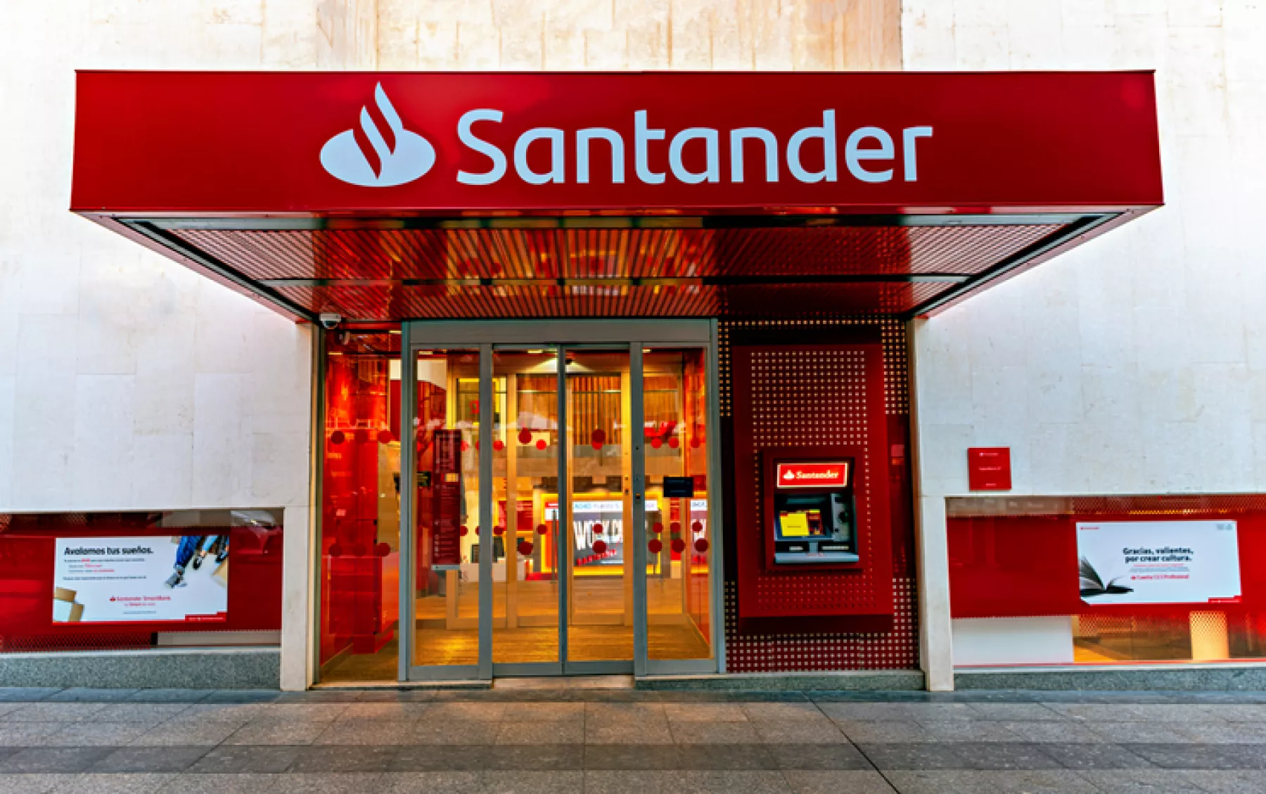 'Regalo Navideño': Santander distribuye 170 millones de dólares por error