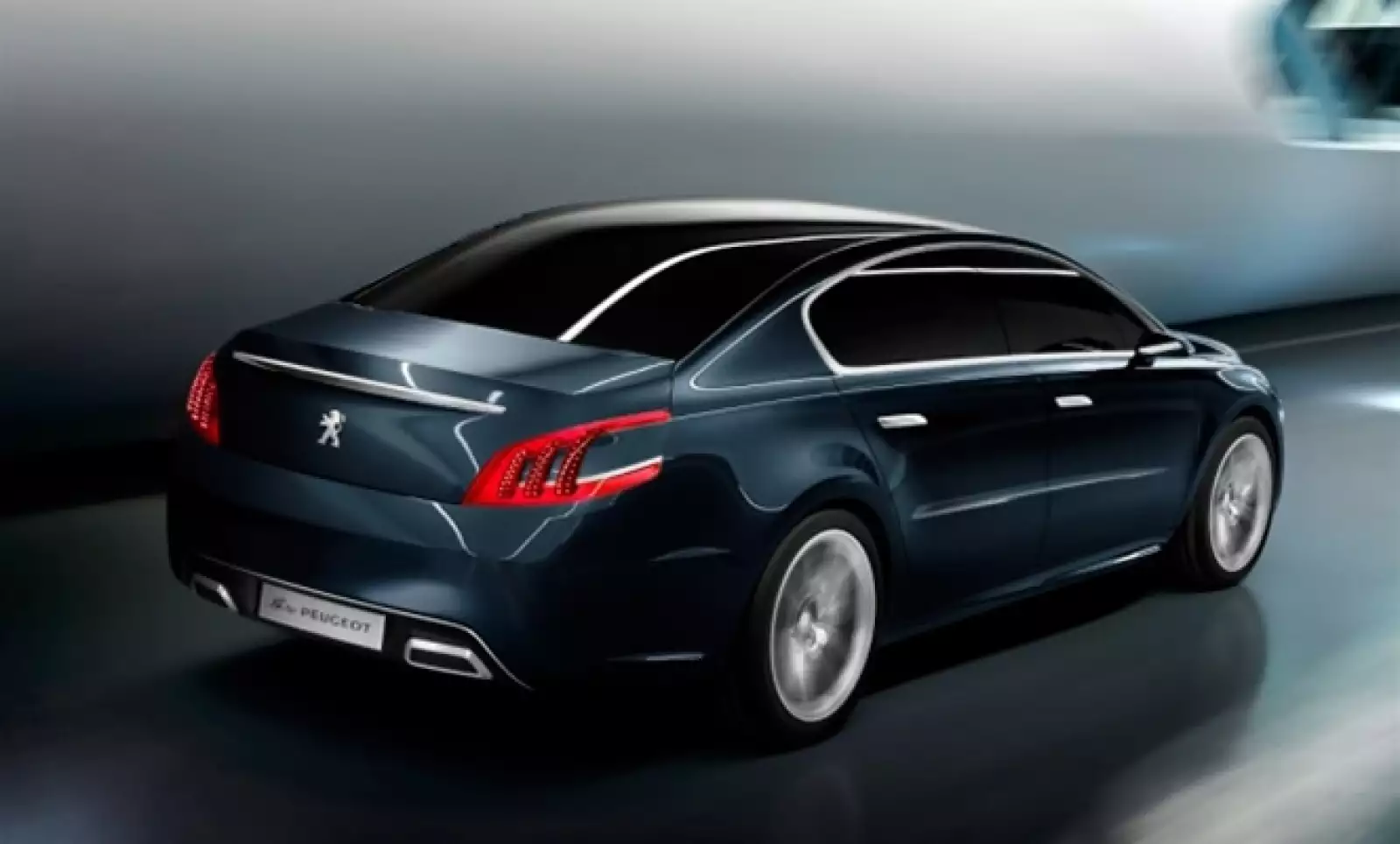 Su carrocería esconde la tecnología HYbrid4, que contribuye a proporcionarle un placer de conducción de acuerdo con los nuevos desafíos medioambientales: 147 kW (200 CV) y cuatro ruedas motrices para sólo 99 g/Km. de CO2 (o 0 en modo eléctrico).