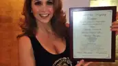 Ayer la cantante fue criticada al decir que Bolivia estaba entre los países con alerta de tsunami, ella se defendió diciendo que lo vio en un noticiero, horas después compartió la prueba.