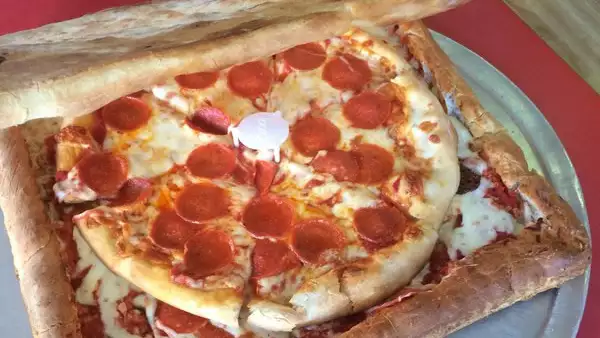 Pizza con caja de pizza